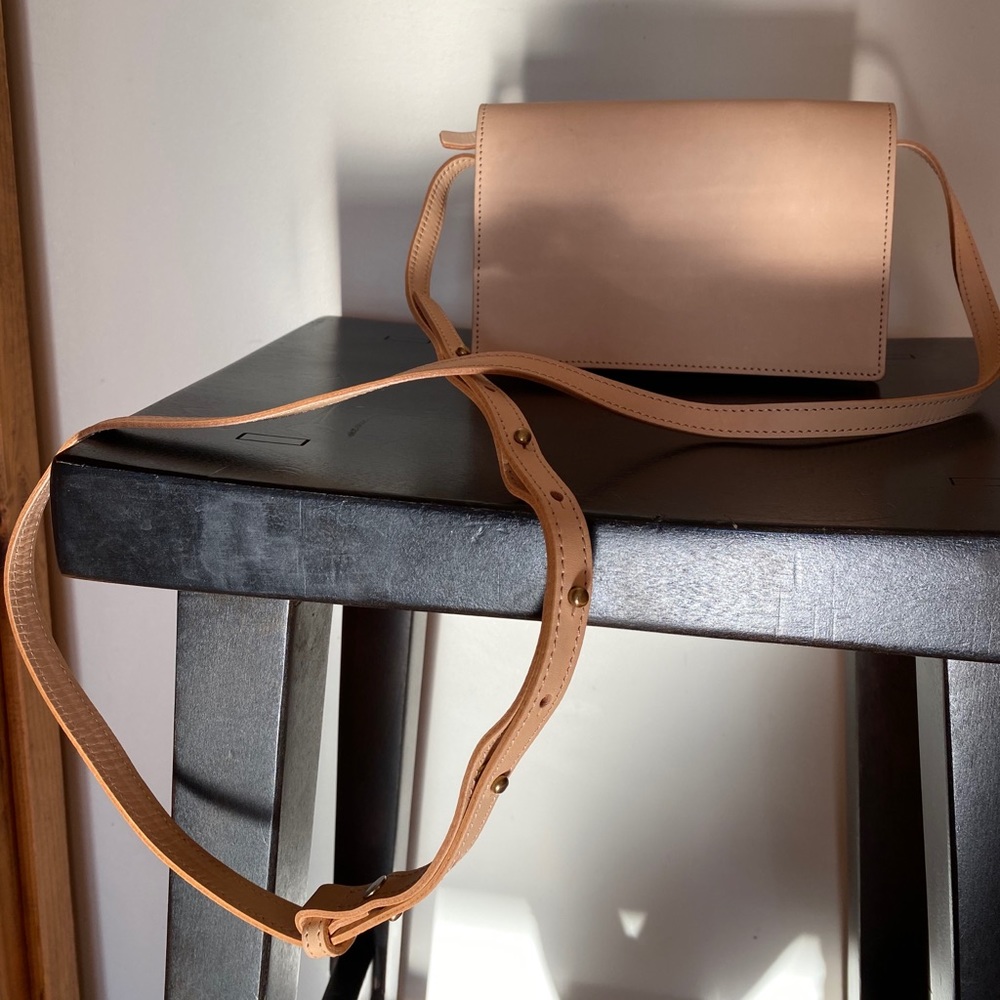 Minor history leather bag